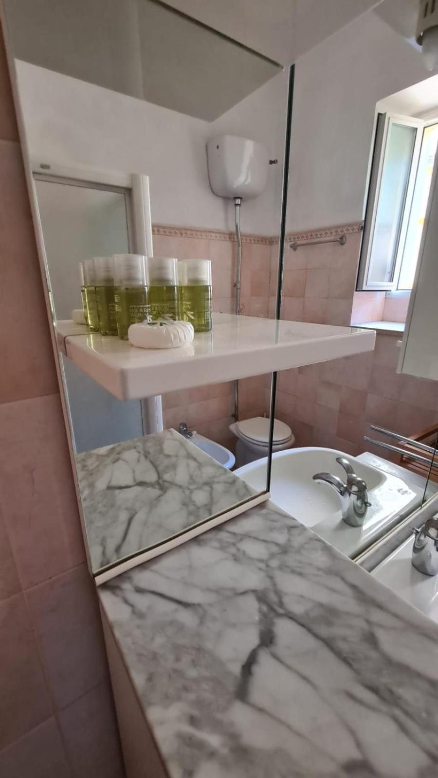 Domus Merulana Bed And Breakfast Rome Exterior photo