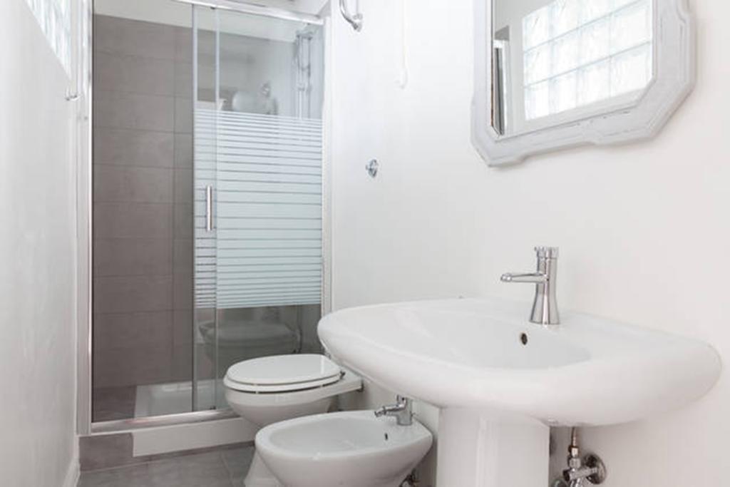 Domus Merulana Bed And Breakfast Rome Room photo